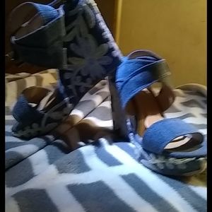 Size 7 1/2 denim wedges.